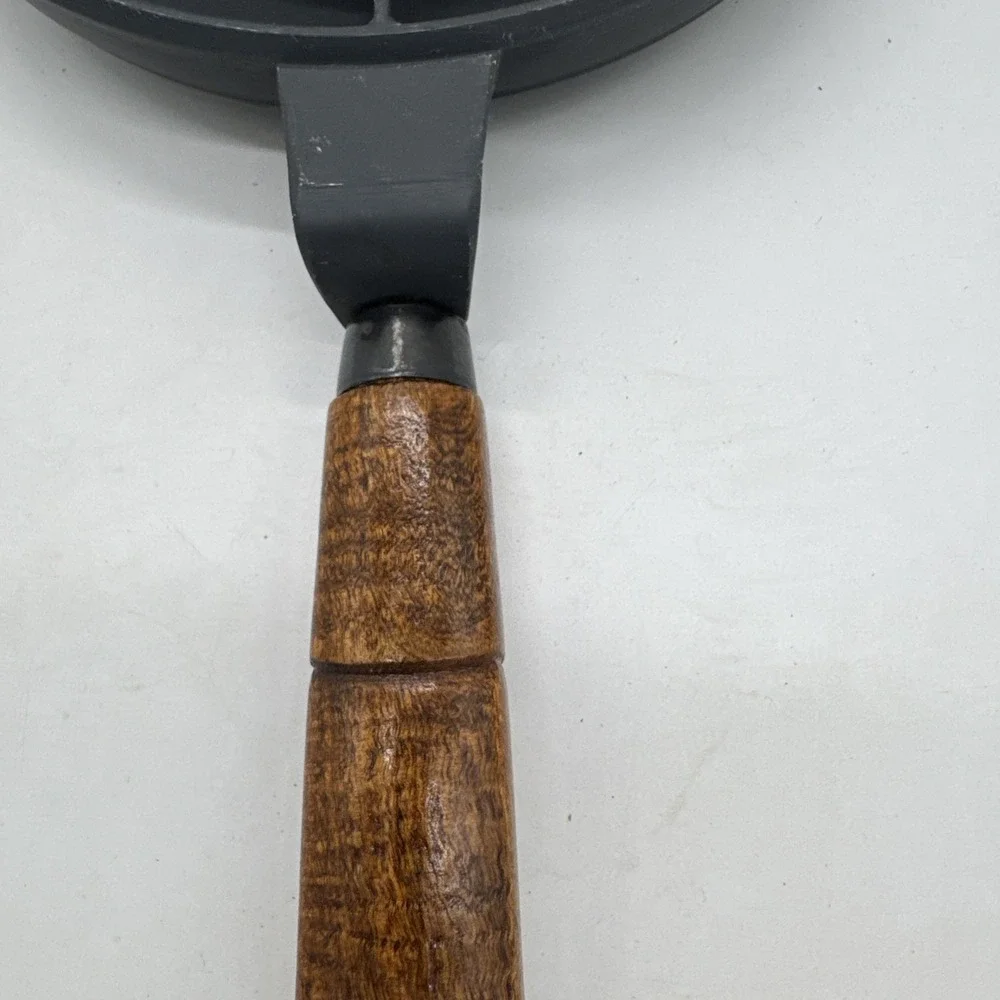 Nordic Ware Crepes N Things Vintage Crepe Pan Wooden Handle Made in USA Black
